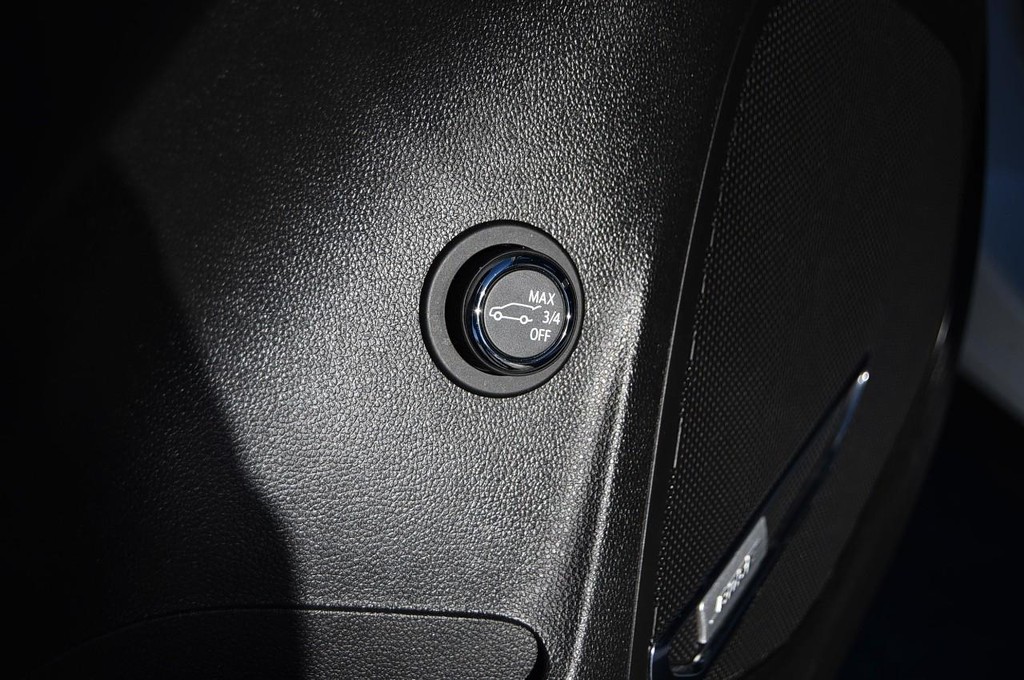 Buick Envision Vehicle Full-screen Gallery Image 09