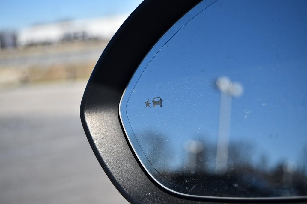 Buick Envision Vehicle Full-screen Gallery Image 10
