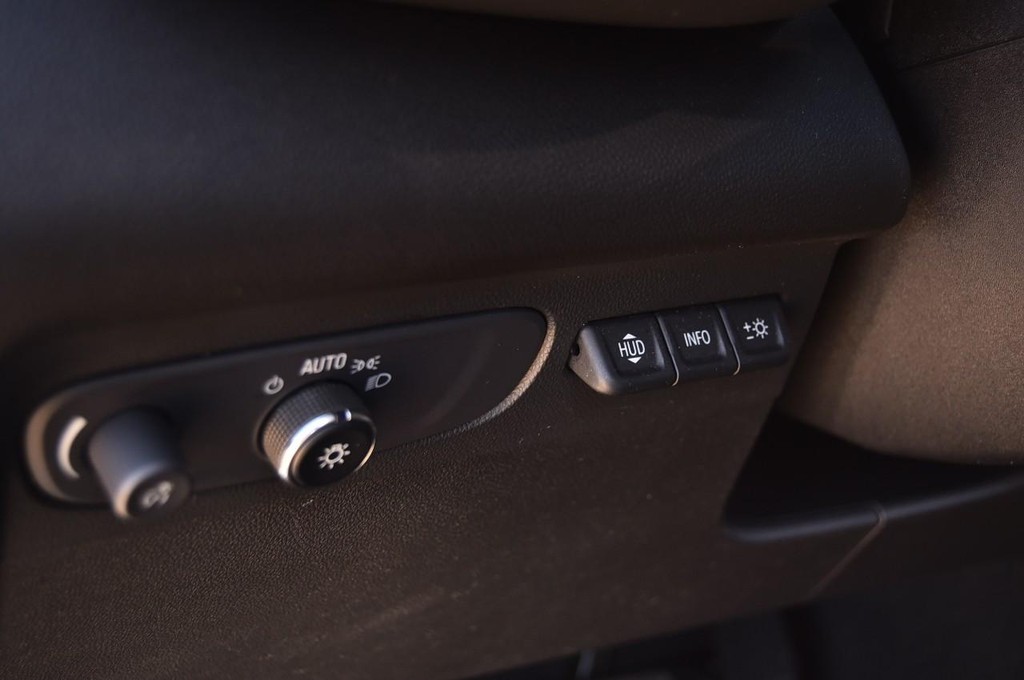 Buick Envision Vehicle Full-screen Gallery Image 11