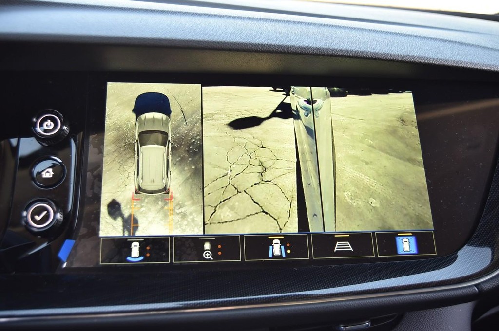 Buick Envision Vehicle Full-screen Gallery Image 15