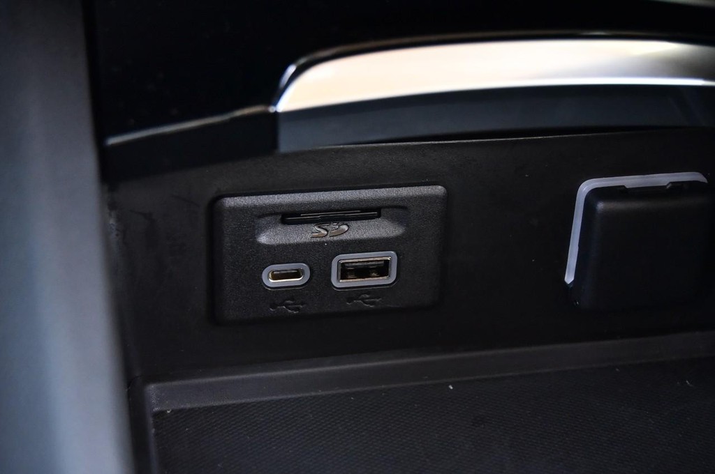 Buick Envision Vehicle Full-screen Gallery Image 19