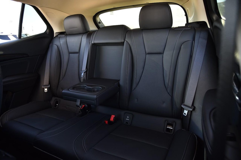 Buick Envision Vehicle Full-screen Gallery Image 26