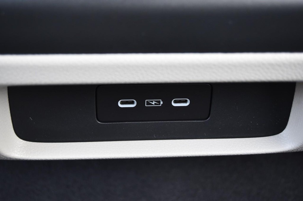 Honda Odyssey Vehicle Full-screen Gallery Image 28