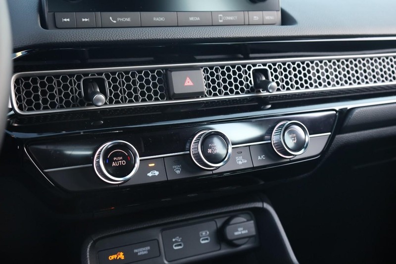 Honda Civic Hatchback Vehicle Image 13