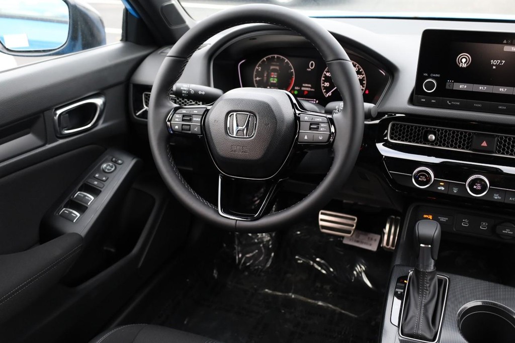 Honda Civic Hatchback Vehicle Image 22