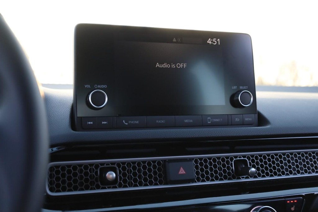 Honda Civic Hatchback Hybrid Vehicle Image 12