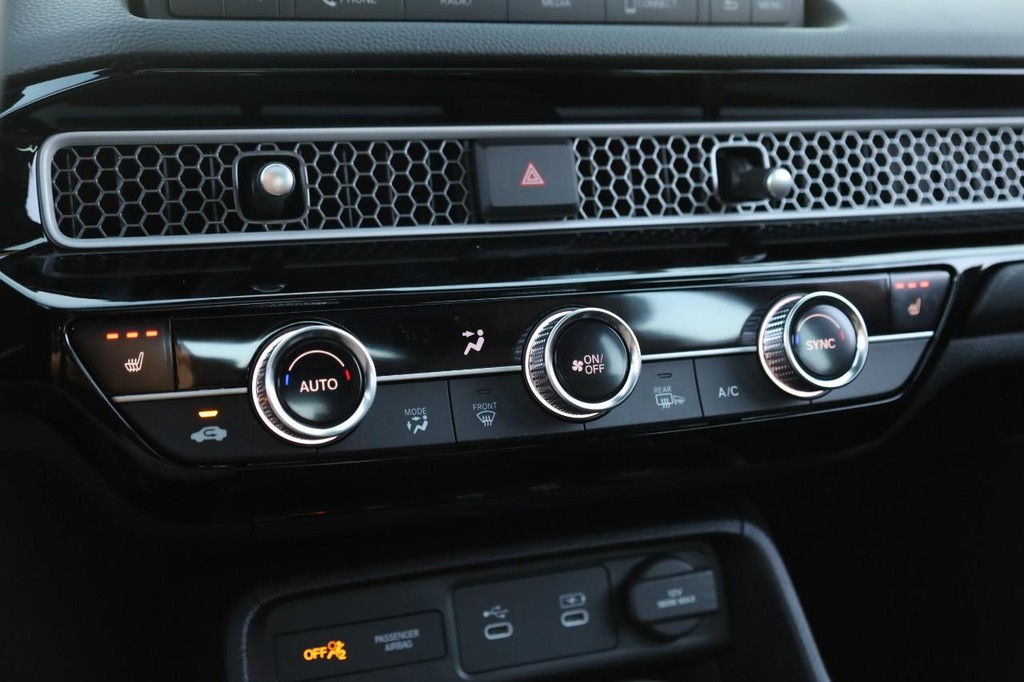 Honda Civic Hatchback Hybrid Vehicle Image 14