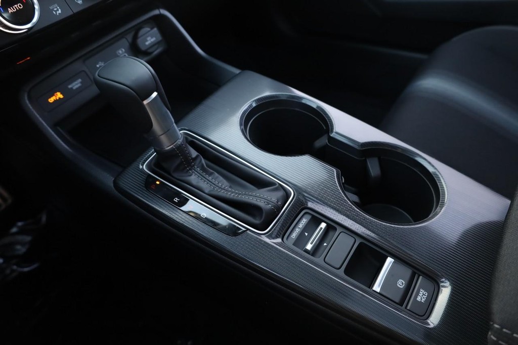 Honda Civic Hatchback Hybrid Vehicle Image 16