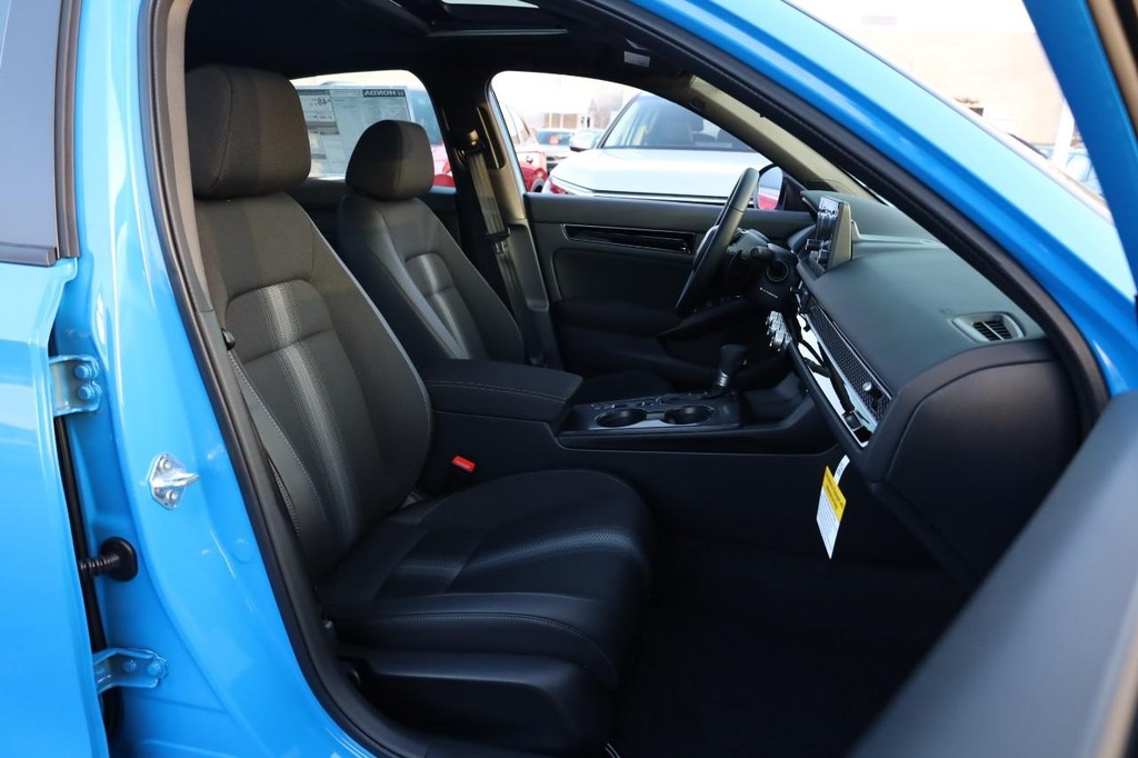 Honda Civic Hatchback Hybrid Vehicle Image 21