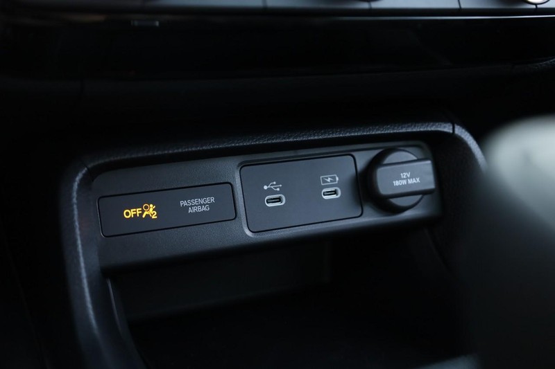 Honda Civic Hatchback Hybrid Vehicle Image 15