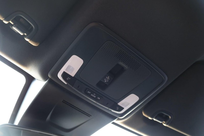 Honda Civic Hatchback Hybrid Vehicle Image 17