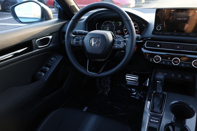 Honda Civic Hatchback Hybrid Vehicle Image 20