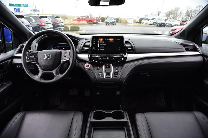 Honda Odyssey Vehicle Full-screen Gallery Image 7