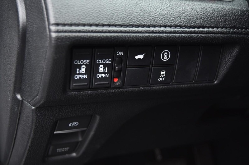 Honda Odyssey Vehicle Full-screen Gallery Image 11