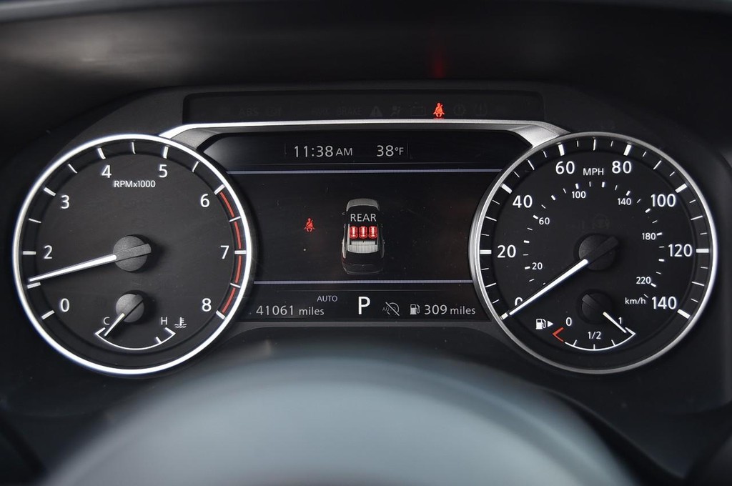 Nissan Rogue Vehicle Image 11