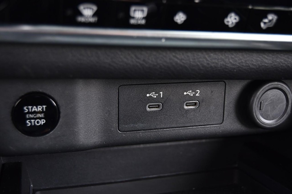 Nissan Rogue Vehicle Image 15