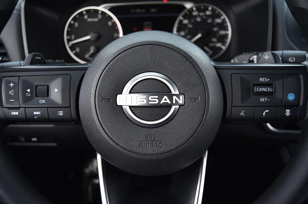 Nissan Rogue Vehicle Image 17