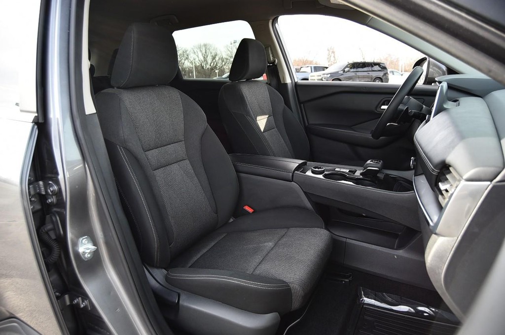 Nissan Rogue Vehicle Image 19