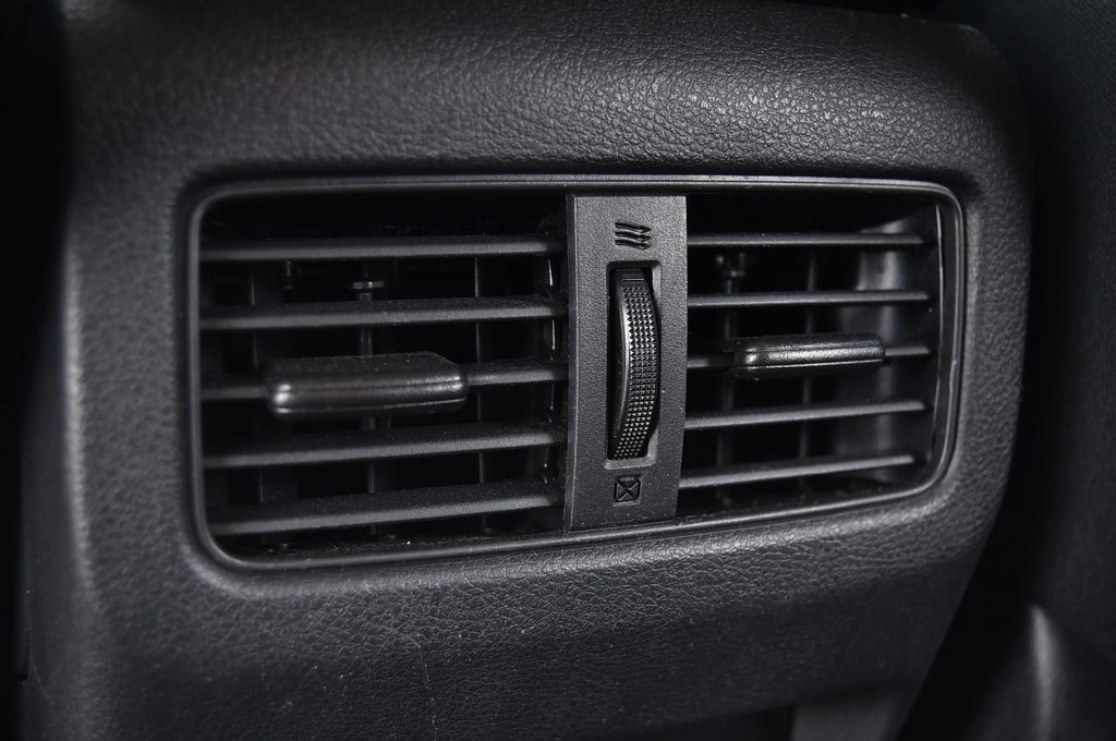 Nissan Rogue Vehicle Image 21