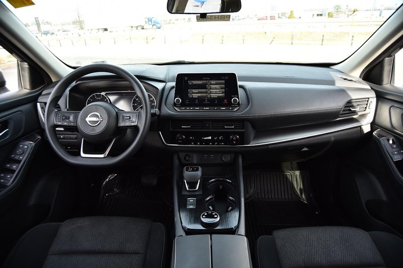 Nissan Rogue Vehicle Image 07