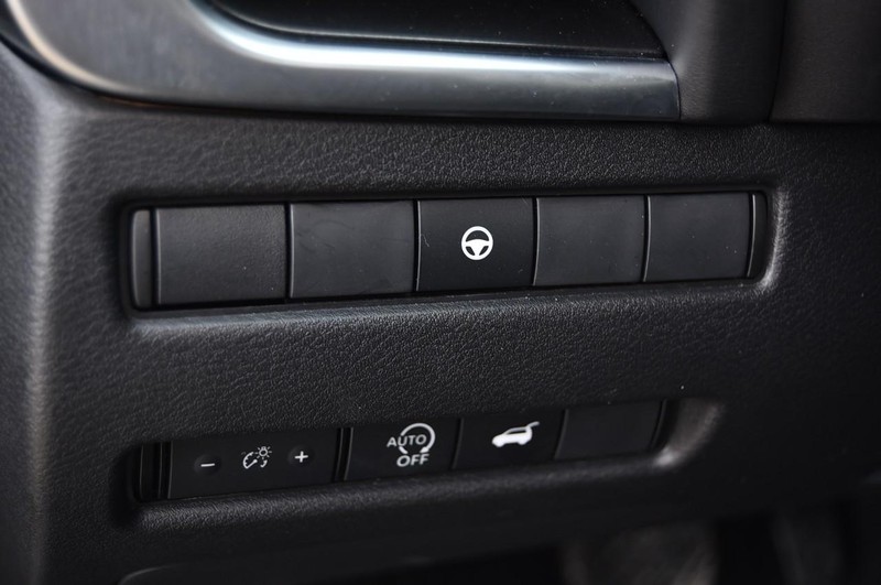 Nissan Rogue Vehicle Image 10