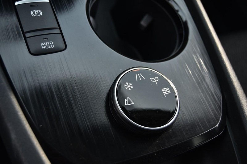 Nissan Rogue Vehicle Image 16