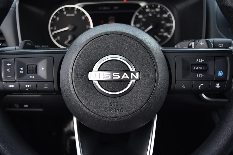 Nissan Rogue Vehicle Image 17