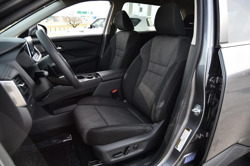 Nissan Rogue Vehicle Image 18