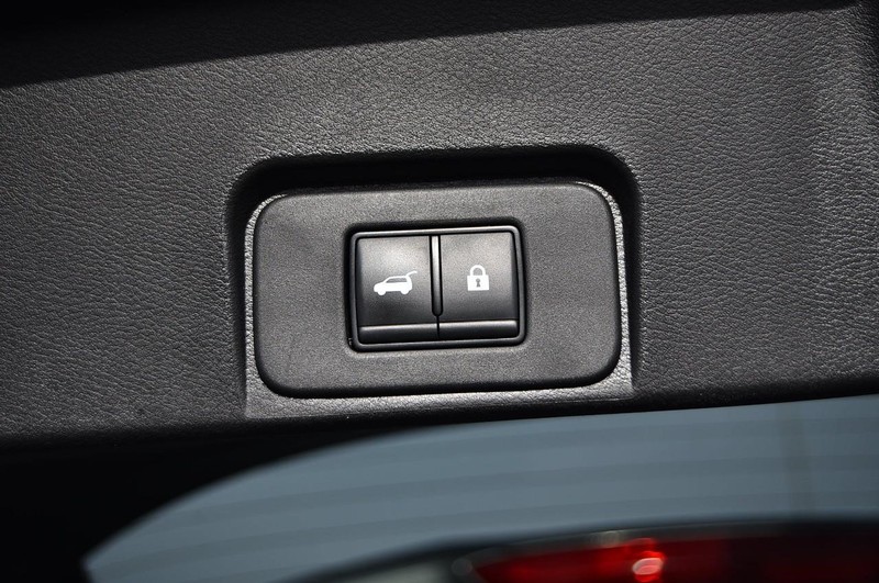 Nissan Rogue Vehicle Image 24