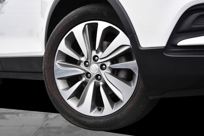 Buick Encore Vehicle Full-screen Gallery Image 03