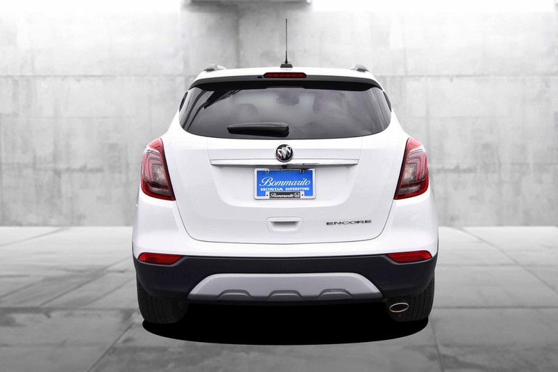 Buick Encore Vehicle Full-screen Gallery Image 06