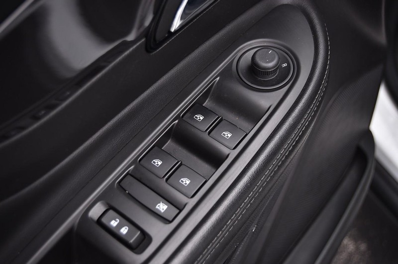 Buick Encore Vehicle Full-screen Gallery Image 08