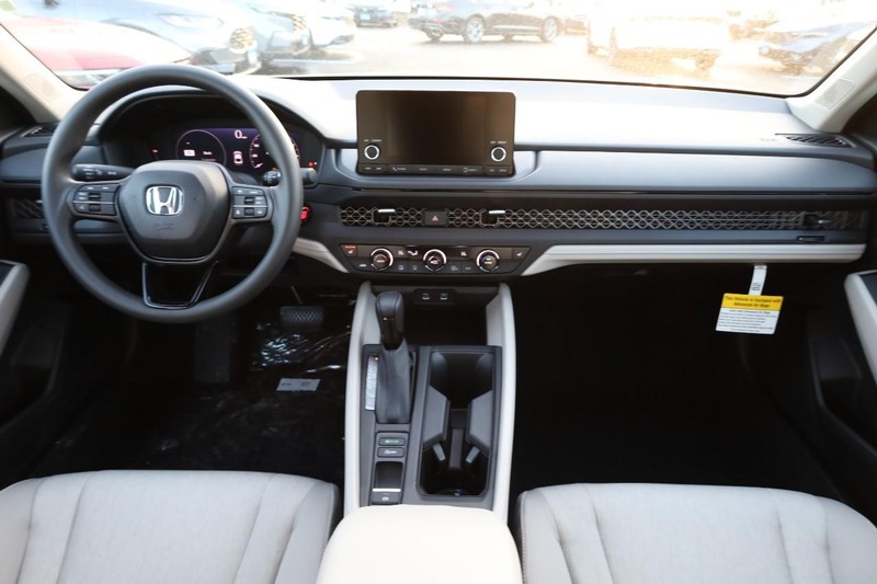 Honda Accord Sedan Vehicle Image 20