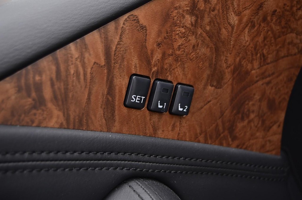 Nissan Armada Vehicle Image 09