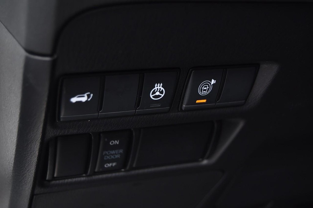 Nissan Armada Vehicle Image 11