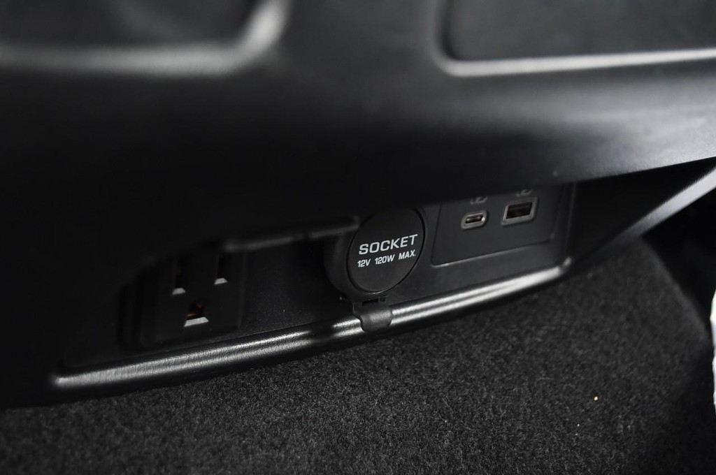 Nissan Armada Vehicle Image 30