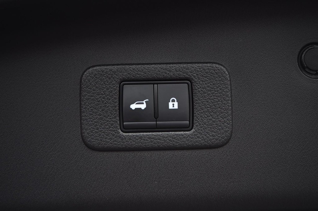 Nissan Armada Vehicle Image 33