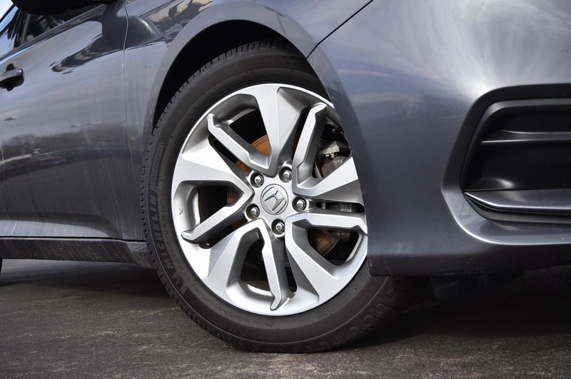 Honda Accord Sedan Vehicle Full-screen Gallery Image 03