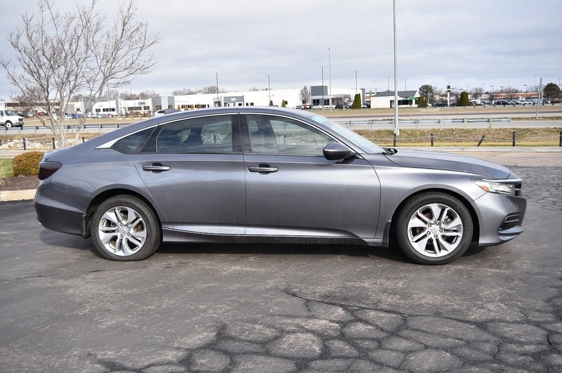 Honda Accord Sedan Vehicle Full-screen Gallery Image 05