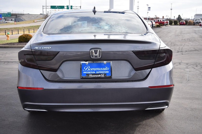 Honda Accord Sedan Vehicle Full-screen Gallery Image 06