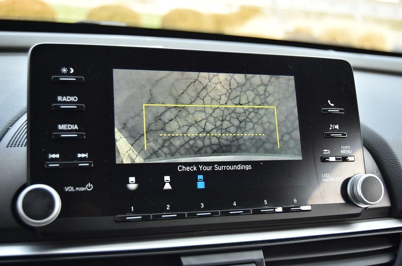 Honda Accord Sedan Vehicle Full-screen Gallery Image 14