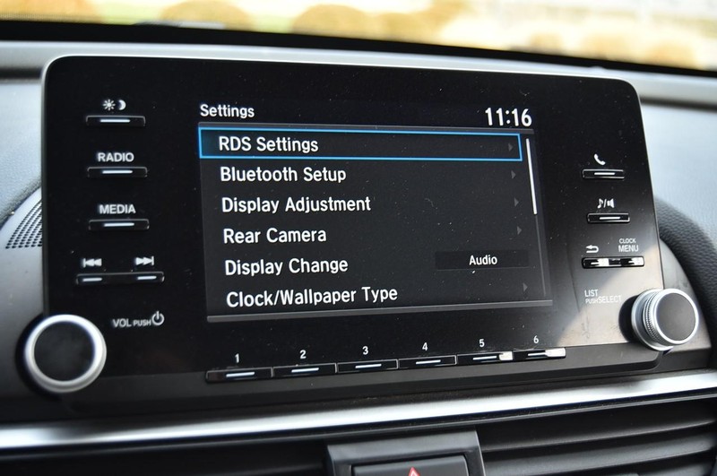 Honda Accord Sedan Vehicle Full-screen Gallery Image 15