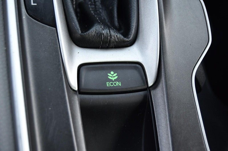 Honda Accord Sedan Vehicle Full-screen Gallery Image 18