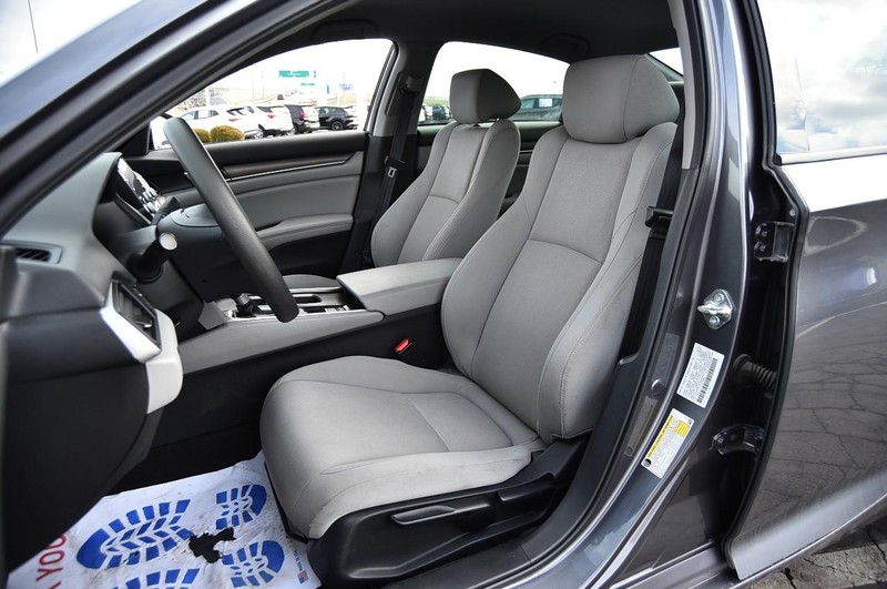 Honda Accord Sedan Vehicle Full-screen Gallery Image 21