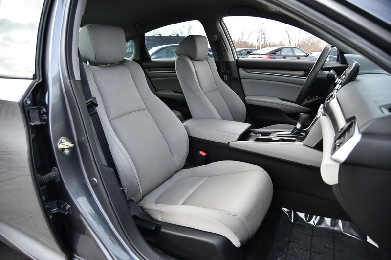 Honda Accord Sedan Vehicle Full-screen Gallery Image 22