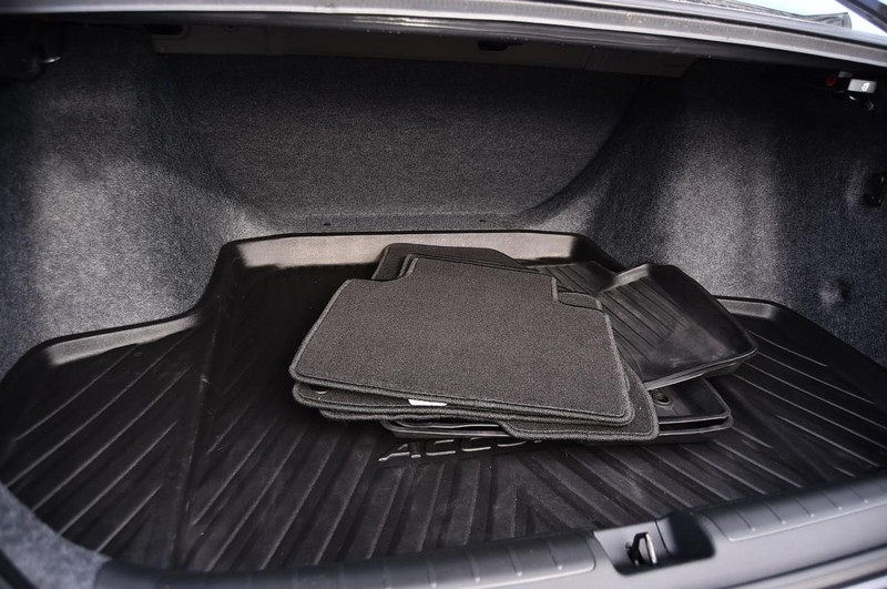 Honda Accord Sedan Vehicle Full-screen Gallery Image 24