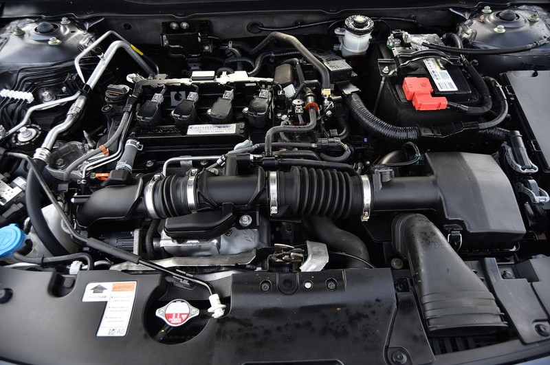 Honda Accord Sedan Vehicle Full-screen Gallery Image 25