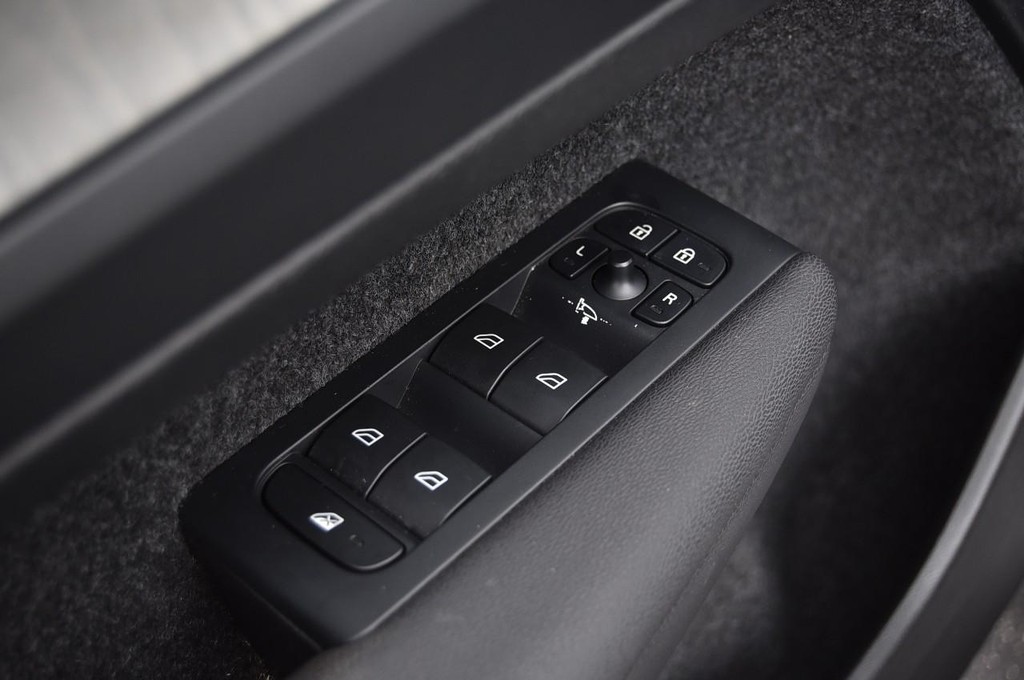 Volvo XC40 Vehicle Image 08