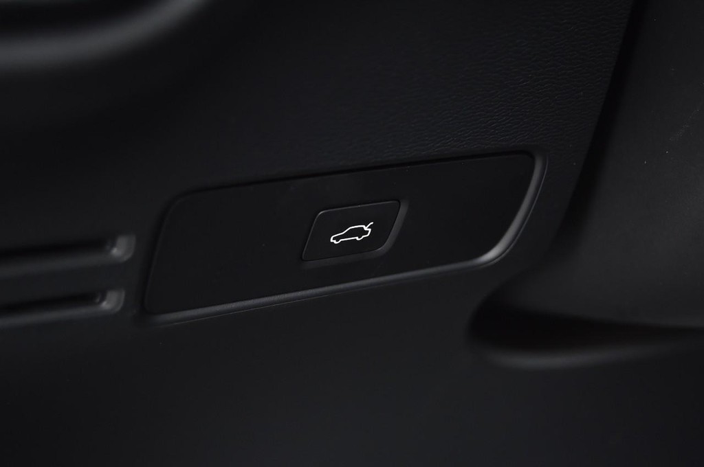 Volvo XC40 Vehicle Image 11