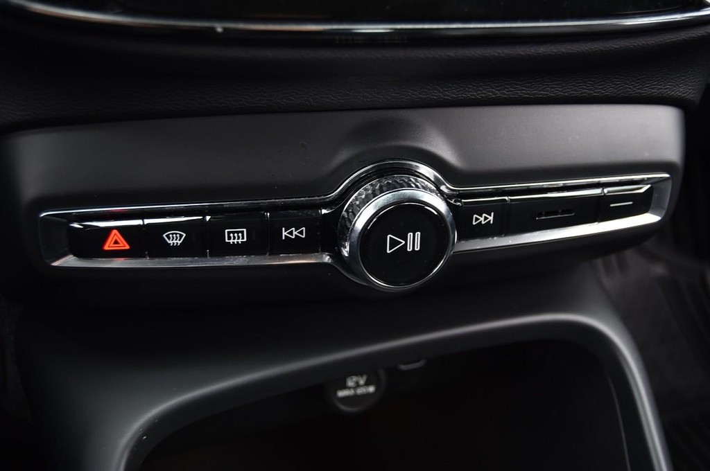 Volvo XC40 Vehicle Image 16